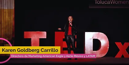 Karen Goldberg durante su charla TEDx Toluca
